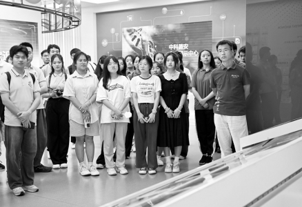 <br>          暑期支教关爱困境儿童<br><br>        