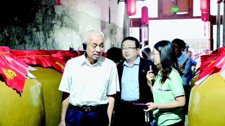           专家现场考察        