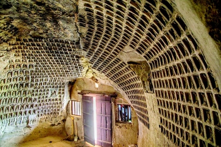 <br>          佛龛大小不一 本版图片均为资料图片<br><br>        