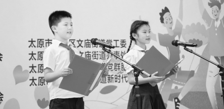 <br>          孩子们声情并茂、抑扬顿挫地朗诵着一首首红色诗歌 图片由迎泽区融媒体中心提供<br><br>        