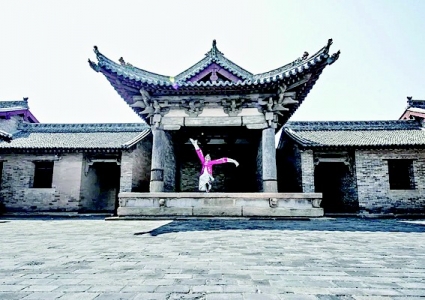 <br>          二郎庙金代古戏台<br><br>        