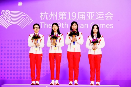 <br>          围棋女子团体项目金牌<br>    李赫(右二）<br><br>        