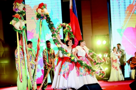 <br>          近200名国外艺术家为广大观众带来一场国际文化大餐 图片由清徐县融媒体中心提供<br><br>        