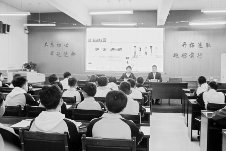 <br>          多形式开展普法教育活动 图片由团陵川县委提供<br><br>        