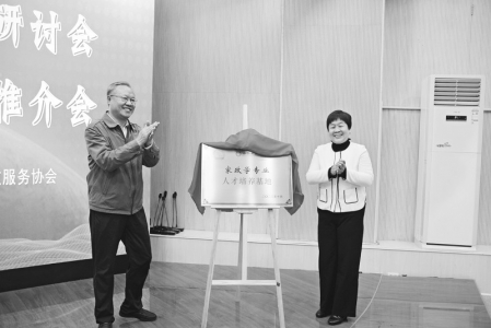           双方将紧密联系，共同打造山西家政人才品牌。        