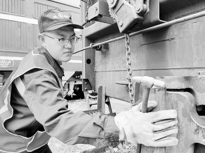 <br>          奋勇向前攀高峰 图片由受访者提供<br><br>        