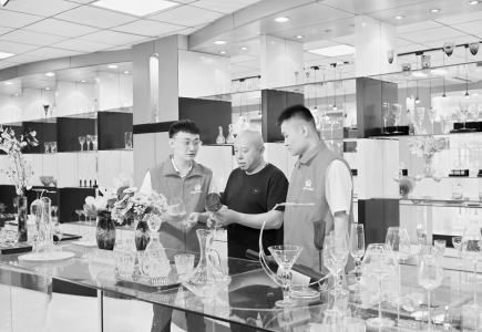 <br>          金融“镇能量”持续提升，特色专业镇呈现勃勃生机。<br><br>        