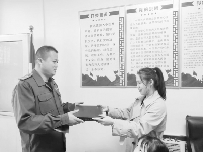 <br>          小小善举传递着满满的正能量<br><br>        