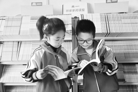 <br>          　　　　▲“为你读书”公益行动走进山西省吕梁市，图为双塔小学阅览室。<br><br>        