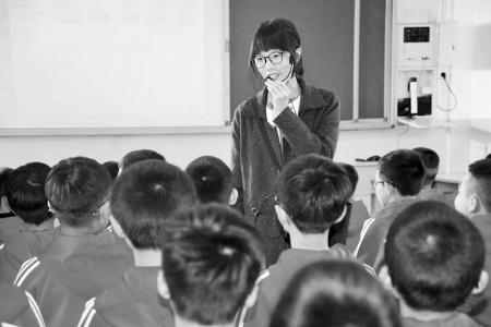 <br>              ▲山西省儿童文学作家黄亚琴为双塔小学的学生进行公益课讲座。<br><br>        