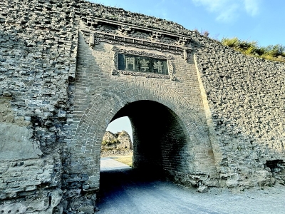 <br>          高山古城靖宁门 本报记者 田璐 摄<br><br>        