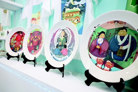 <br>          　　　　高校文创展厅展示省内各高校学生们设计制作的文创产品<br><br>        