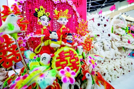 <br>          文创展厅展示巨型花馍<br><br>        