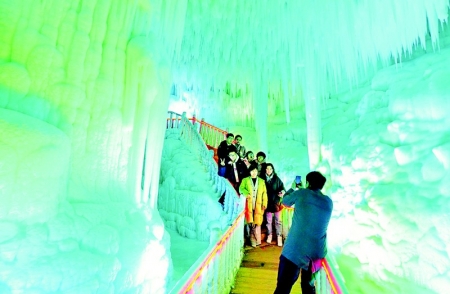 <br>          万年冰洞<br><br>        