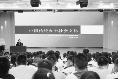 <br>          零距离体验复旦大学的通识教育和学术氛围 图片由山西大学附属中学提供<br><br>        