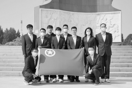 <br>          全体职工恪尽职守，受到客户们的一致好评。 图片由政务云公司团支部提供<br><br>        