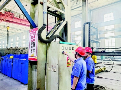 <br>          安全生产勇争先 通讯员 陈小蔚 摄<br><br>        