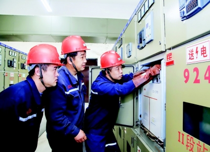 <br>          　“青”尽全力筑防线 通讯员 韩晓玲 摄<br><br>        