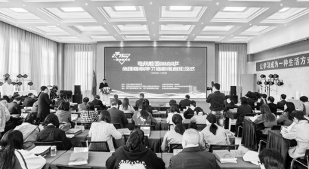 <br>          线上线下相结合，开展2023年全民终身学习周活动。 通讯员 刘爱萍 摄<br><br>        