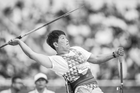 <br>              杨丽婉参加女子标枪F54级决赛<br><br>        