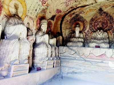 <br>          龙山石窟<br><br>        