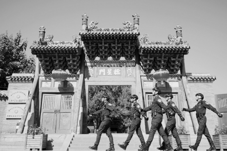 <br>          坚持每日巡逻，守牢文物安全。 图片由太原市公安局提供<br><br>        