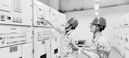 <br>          加强“青年监督岗”查违章、查隐患的工作力度。 图片由晋控电力同华山西发电有限公司提供<br><br>        