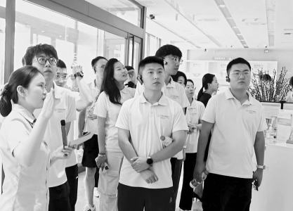 <br>          提升政治素养<br><br>        