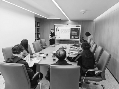 <br>          米丽霞（左一）突破自我，创造一个又一个奇迹。 图片由受访者提供<br><br>        