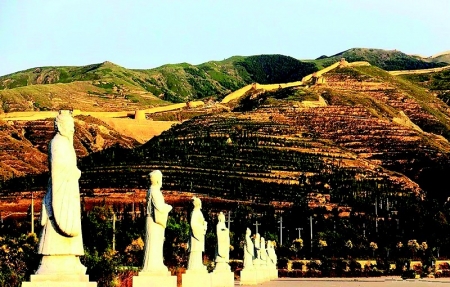 <br>          广武汉墓群与广武长城 本版图片均为资料图片<br><br>        