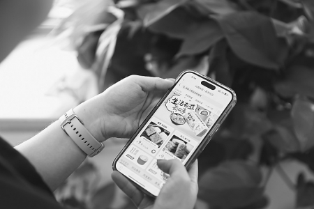 <br>          “双十一”是信用卡业务必争之地 通讯员 王学冕 摄<br><br>        