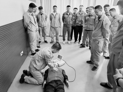 <br>          全力以赴为公司高质量发展贡献青春力量 图片由山西国际能源集团昱光发电公司提供<br><br>        