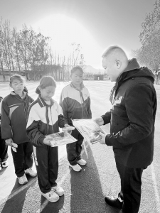 <br>          太原市青联送温暖，关爱孩子们健康成长。<br><br>        