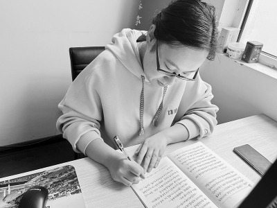 <br>          为社区治理贡献光与热 图片由受访者提供<br><br>        