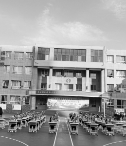 <br>          同学们的表演热情洋溢 图片由太原市万柏林区融媒体中心提供<br><br>        