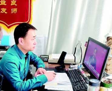           工作中，马晓纲一切以学生为本。 图片由受访者提供        