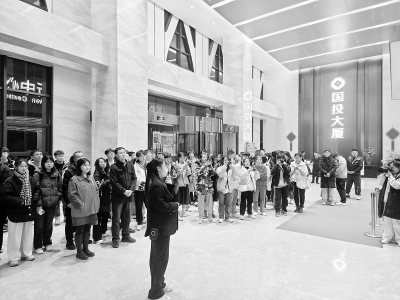 <br>          青年们通过参观学习经验 图片由团太原市晋源区委提供<br><br>        