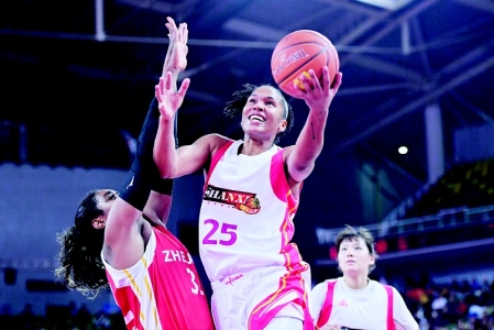 <br>          山西女篮遭遇本赛季主场首败 本报记者 胡远嘉 摄<br><br>        