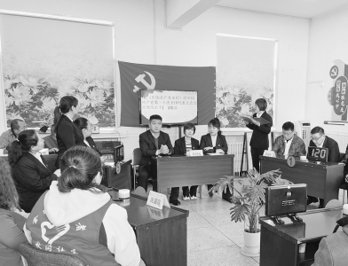 <br>          知识竞赛场上选手沉着应答<br><br>        