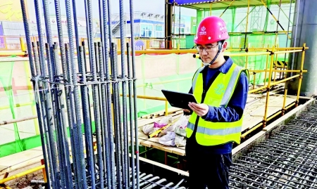 <br>          认真履行岗位职责 图片由受访者提供<br><br>        