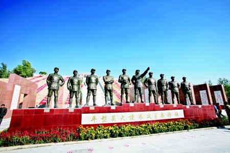 <br>          参战主要将领塑像 本版图片均为资料图片<br><br>        