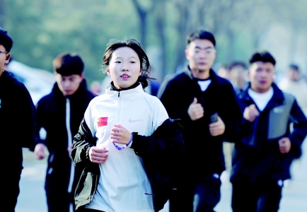 <br>          激情奔跑，尽展青春风采。 图片由山西工程科技职业大学团委提供<br><br>        