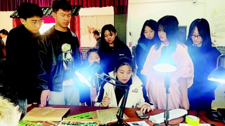 <br>          吕梁职业技术学院研究孝义皮影戏的起源和发展历程<br><br>        