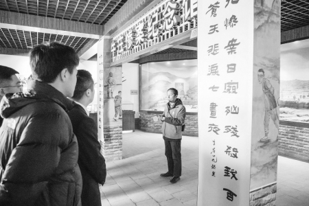 <br>          参观纪念馆 通讯员 高一木 摄<br><br>        