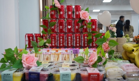 <br>              单身青年男女在游戏互动中拉近彼此之间的距离<br><br>        