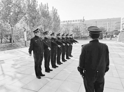 <br>          在日常工作中兢兢业业、脚踏实地，常练基本功。图片由太原重工股份有限公司武装保卫部提供<br><br>        