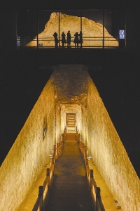 <br>          保护完整的墓室甬道<br><br>        