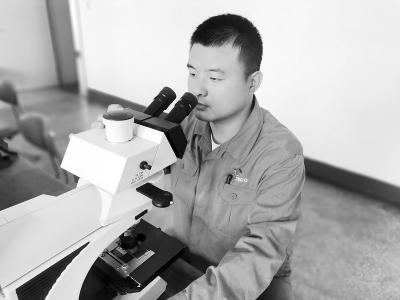 <br>          立足岗位作贡献 图片由受访者提供<br><br>        