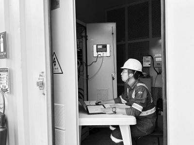 <br>          扎根一线、埋头苦干。 图片由矿山设备分公司提供<br><br>        