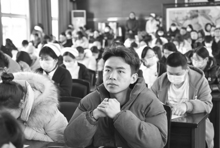 <br>          培训班现场座无虚席<br><br>        